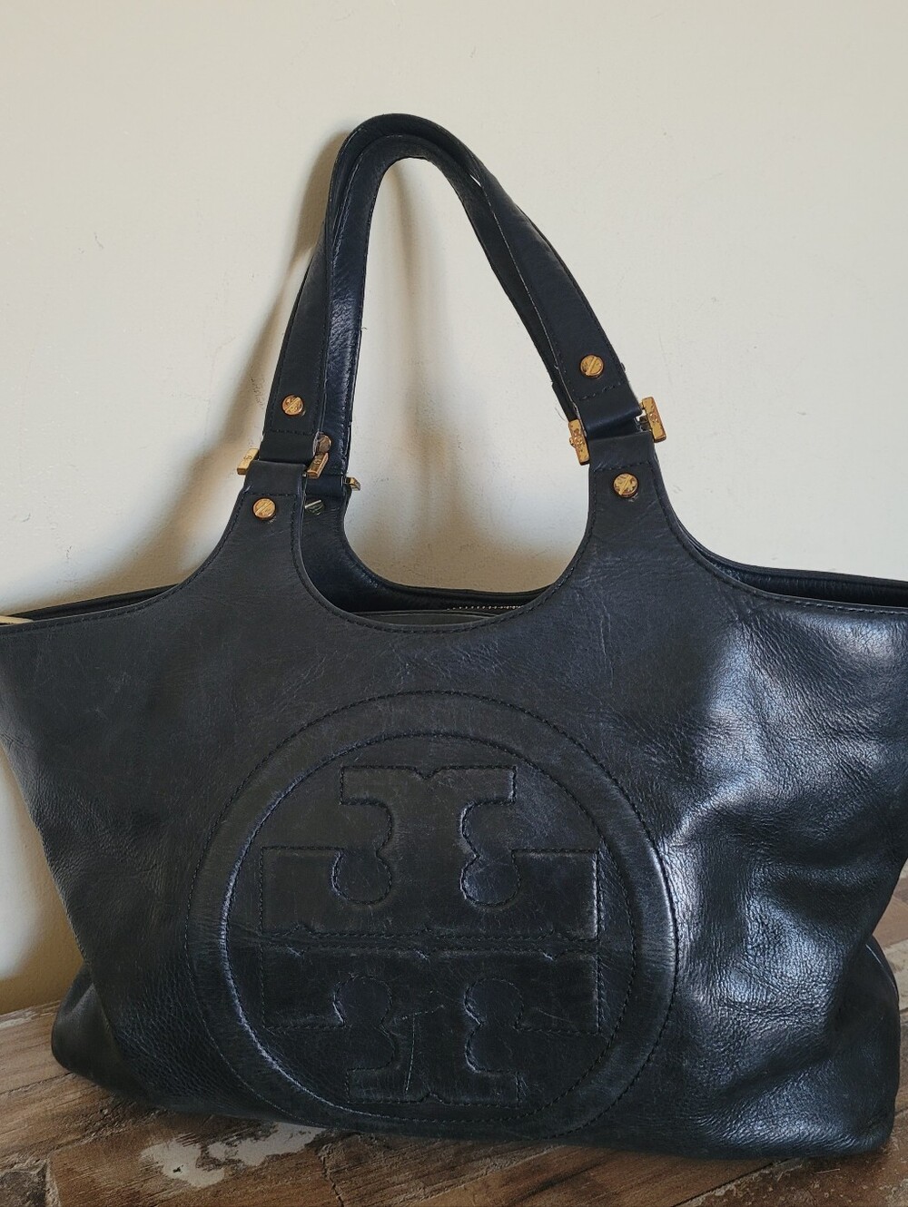 Tory Burch Vintage Leather Shoulder Bag.